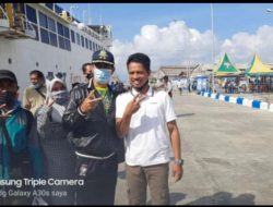 Ngidam?, Kepsek di Masalembu Foto Bareng Calon Bupati Nomor Urut 2