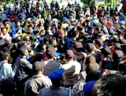 Aksi Mahasiswa di Depan Kantor DPRD Sumenep Berujung Ricuh, Satu Polisi Terluka