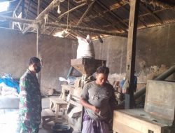Tingkatkan Swasembada Pangan, Babinsa Gapura Komsos Dengan Pemilik Penggilingan Padi