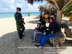 Babinsa Giligenting, Terus Imbau Masyarakat Pakai Masker