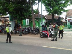 Melalui Babinsa, Danramil 04 Bluto Melakukan Penegakan Disiplin Prokes