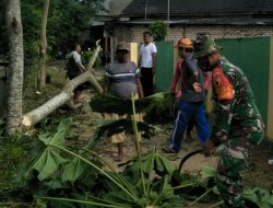 Babinsa Kota Wujudkan Hidup Sehat Dengan Karya Bakti Bersih Lingkungan