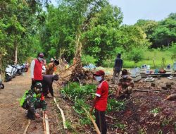 Sebagai implementasi Babinsa Sapudi, Bantu Kesulitan Masyarakat