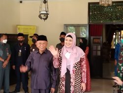 Berakhir Masa Jabatan Bupati, Busyro Karim dan Istrinya Pulang ke Desa Baraji