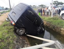 Lepas Kendali, Warga Giring Tabrak Pembatas Jembatan di Desa Nambakor