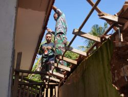 Terlihat Diketinggian, Satgas TMMD Dalam Perehapan Musholla