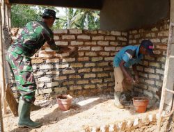 Satgas TMMD Kodim 0827 Membantu Plester Dinding MWK