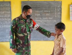 Bertemu Anggota Satgas TMMD, Anak-Anak Dasuk Laok Termotivasi Jadi Tentara