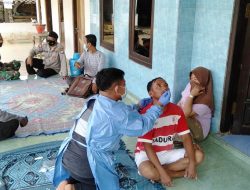 Bhabinsa Koramil 0827/13 Rubaru, Dampingi Tim 3T UPT Puskesmas Rubaru Kegiatan Swab Antigen