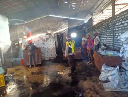 Pabrik Batok Kelapa Milik Warga Asing di Sumenep Terbakar