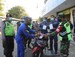 Babinsa Koramil 16 Gapura Gelar Operasi Yustisi Imbau Prokes di Pasar