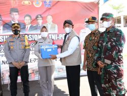 Dalam Rangka HUT Bhayangkara ke-75, Dandim 0827/Sumenep Tinjau Kegiatan Serbuan Vaksinasi Nasional TNI-Polri