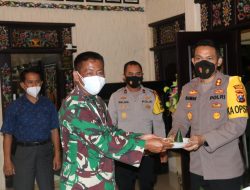 Sinergitas TNI-Polri, Dandim 0827 Sumenep Berikan Tumpeng ke Polres