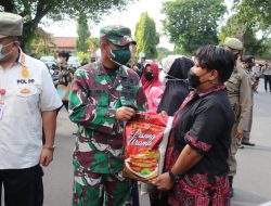Dandim 0827 Sumenep Hadiri Penyerahan Bantuan 18 Ton Beras Secara Simbolis