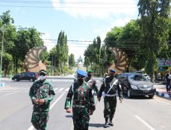 Danpomdam dan Tim Kodam V Brawijaya Tinjau Perpanjangan PPKM Level 4 di Sumenep