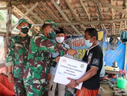 Warga Terdampak PPKM Level 4 di Desa Patean, Dandim 0827/Sumenep Berikan Bansos Paket Beras