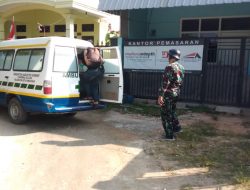 Pemindahan Pasien Asoman ke Isoter RIDC Batuan, Danramil 0827/01 Kota Turun Langsung