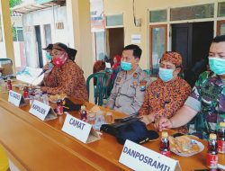 Jelang Pilkades Serentak di Kabupaten Sumenep, Babinsa Sapudi Ingatkan Prokes Kepada Warganya