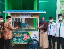 Bangkitkan Pelaku UMKM di Paska Pandemi Covid-19, BAZNAS Sumenep Luncurkan Gerobak Jualan