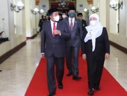 Mamfaatkan Pelayanan Publik yang ada, Kades Perhatikan UU Desa Agar Tidak terjerat Hukum