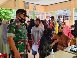 Danramil 0827/19 Sapeken Tinjau Langsung Pelaksanaan Vaksinasi