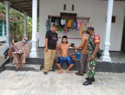 Dengan Cara Door To Door, Babinsa 06 Saronggi Bersama Instansi Datang ke Rumah Warga