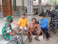 Percepat Vaksinasi Dengan Cara Door To Door Babinsa Saronggi Sambanggi Rumah Lansia