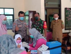 Babinsa Kalianget dan Bhabinkamtibmas Terus Berikan Pendampingan Vaksinasi Anak Usia 6-11 Tahun