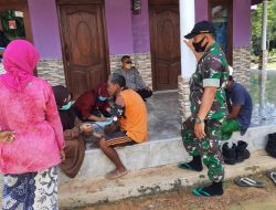 Babinsa Bersama Perangkat dan Bhabinkamtibmas Dampingi Nakes Vaksinasi di Desa