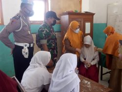 Babinsa dan Bhabinkamtibmas Aktif Lakukan Pendampingan Vaksinasi Anak Usia 6-11 Tahun