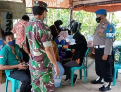 Dampingi Tim Vaksinator, Babinsa Koramil Kangean  Himbau Prokes Kepada Warga