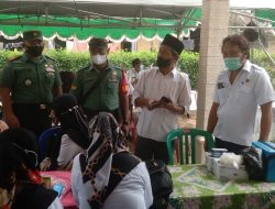 Vaksinasi di Bulan Ramadhan, Babinsa Guluk-Guluk Imbau Warga Pentingnya Prokes