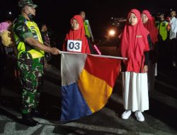 Meriahkan HUT RI ke-77, Danramil 0827/07 Guluk-Guluk Melepas Gerak Jalan Malam