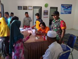 Ratusan Warga Terima Pendistribusian BLT BBM di Balai Desa Lebeng Timur