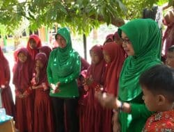 Persit KCK Cabang XLVI Kodim 0827/Sumenep Sosialisasi Cuci Tangan Pakai Sabun CTPS di SDN Kebunagung II