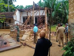 Dua Rumah di Gapura Roboh Setelah Diterjang Angin Kencang, Tak Ada Korban Jiwa