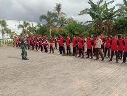 Latihan Baris Berbaris Siswa SDN Bangkal II, Babinsa : Latihan Ini Biar Mereka Tidak Lupa