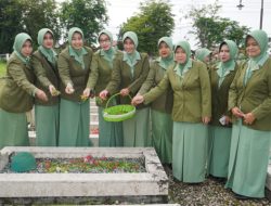 Peringati HUT Ke 77, Persit KCK Cabang XLVI Kodim 0827/Sumenep Ziarah ke TMP Jokotole