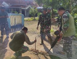 Satgas TMMD 116 Kodim Sumenep Bongkar Jalan Pakai Treaker  Pasang Paving Stone
