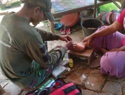 Tak Hanya Layani Anggota, Tim Keslap Satgas TMMD 116 Kodim Sumenep Juga Berikan Layanan Kesehatan Warga