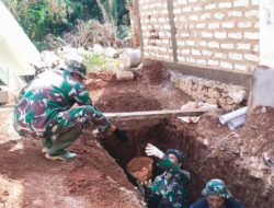 Koptu (Mar) Jauhari Anggota Satgas TMMD, Gali Lubang Septic Tank Masjid As-Salam