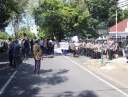 Sejumlah Ormas Demo Kejari, Polres Sumenep Terjunkan 126 Personel