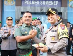 HUT Ke 77 Bhayangkara, Dandim 0827 Sumenep Beri Kejutan ke Kapolres Potong Tumpeng