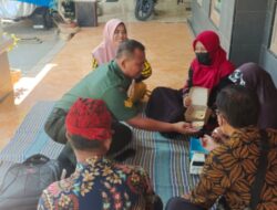 Babinsa Berikan Paket Nutrisi untuk Anak Stunting di Kebunagung