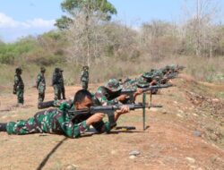 Prajurit Kodim 0827/Sumenep Latihan Menembak Senjata Ringan TW IV