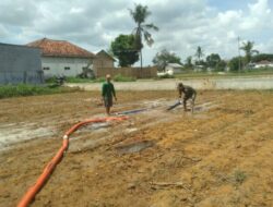 TNI Bantu Siapkan Lahan 0,3 Hektar di Lenteng Untuk Tanam Jagung