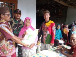 Babinsa Bantu Salurkan Beras ke 383 KK di Kangayan