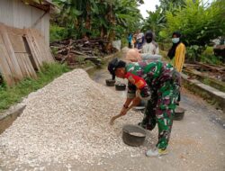TNI Bantu Pengaspalan di Desa Pandeman, Mudahkan Akses Warga