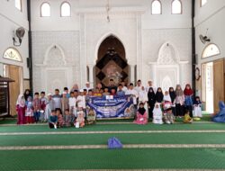 Bakti Sosial Alumni 90an SMPN Manding Santuni Ratusan Anak Yatim