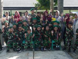 Dandim Bersama Ketua Yayasan Kartika Jaya Koordinator Kodim 0827/Sumenep Kunjungi TK Kartika IV-87